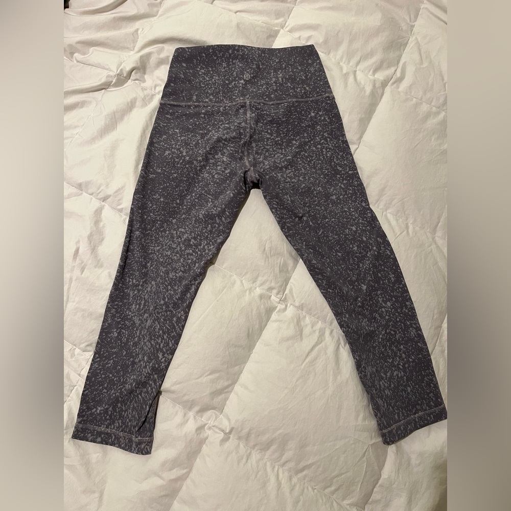 Lululemon Gray Patterned capri Leggings - Picture 3 of 6